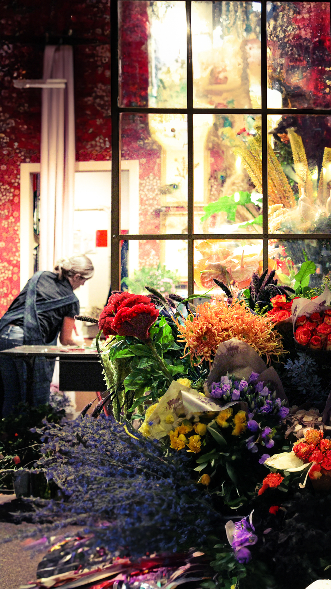 Interno di negozio con atmosfera naturale e luce morbida