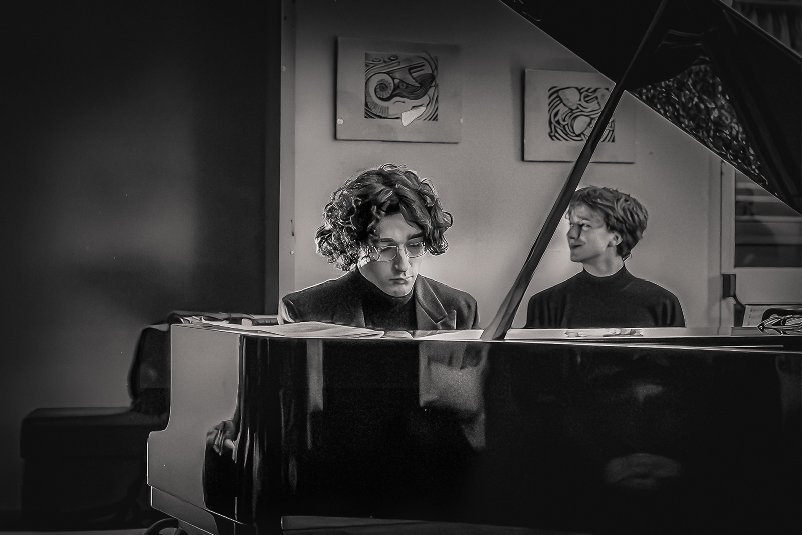 Pianista Tommaso Franchini durante il concerto dell'Ensemble '900 al Goethe Institut di Bologna